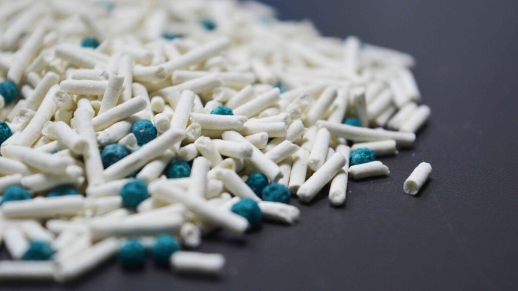 CMC ve stelivu pro kočky