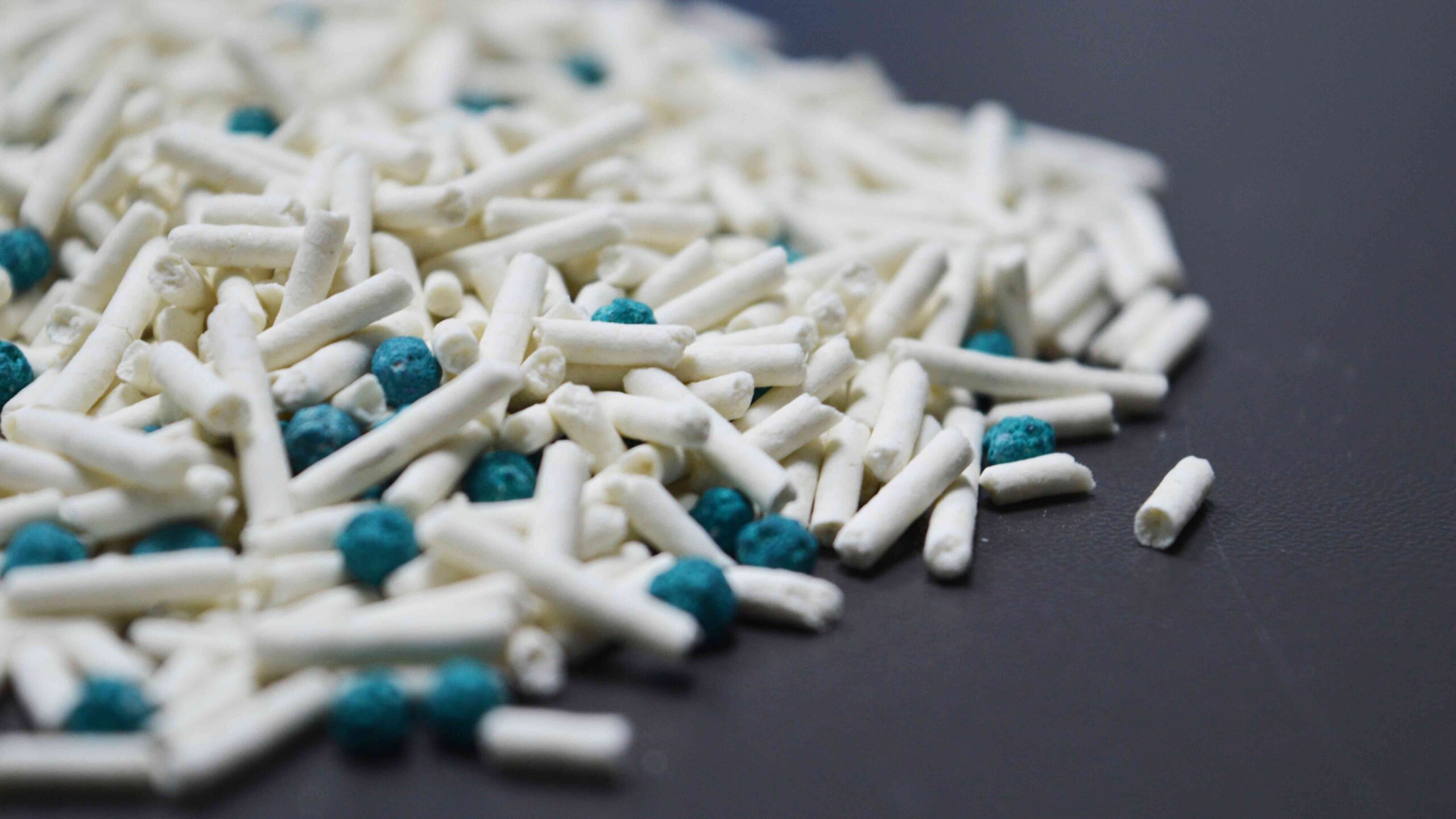 CMC ve stelivu pro kočky